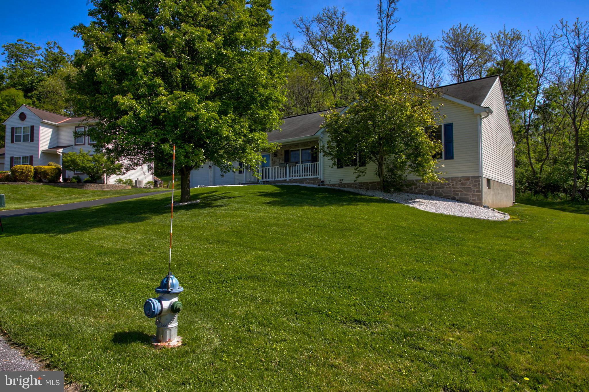 112 Commodore Drive Bainbridge, PA 17502 - Photo 4 of 35