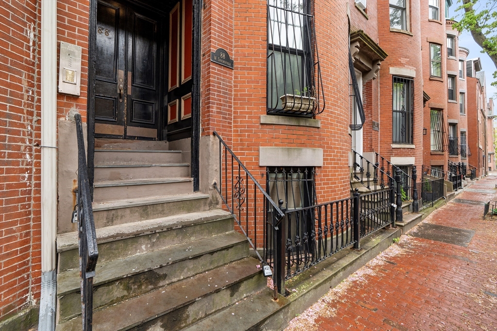 88 West Springfield Street, Unit 3 Boston, MA 02118 - Photo 16 of 17 a view of a brick building with stairs