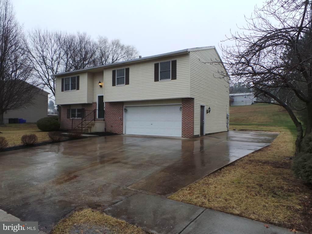 2382 Warwick Road York, PA 17408 - Photo 1 of 27 Gallery Image 1