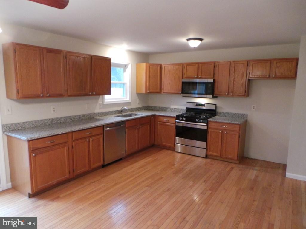 2382 Warwick Road York, PA 17408 - Photo 7 of 27 Gallery Image 7