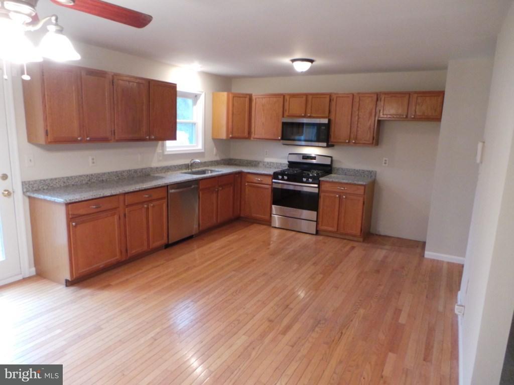 2382 Warwick Road York, PA 17408 - Photo 9 of 27 Gallery Image 9