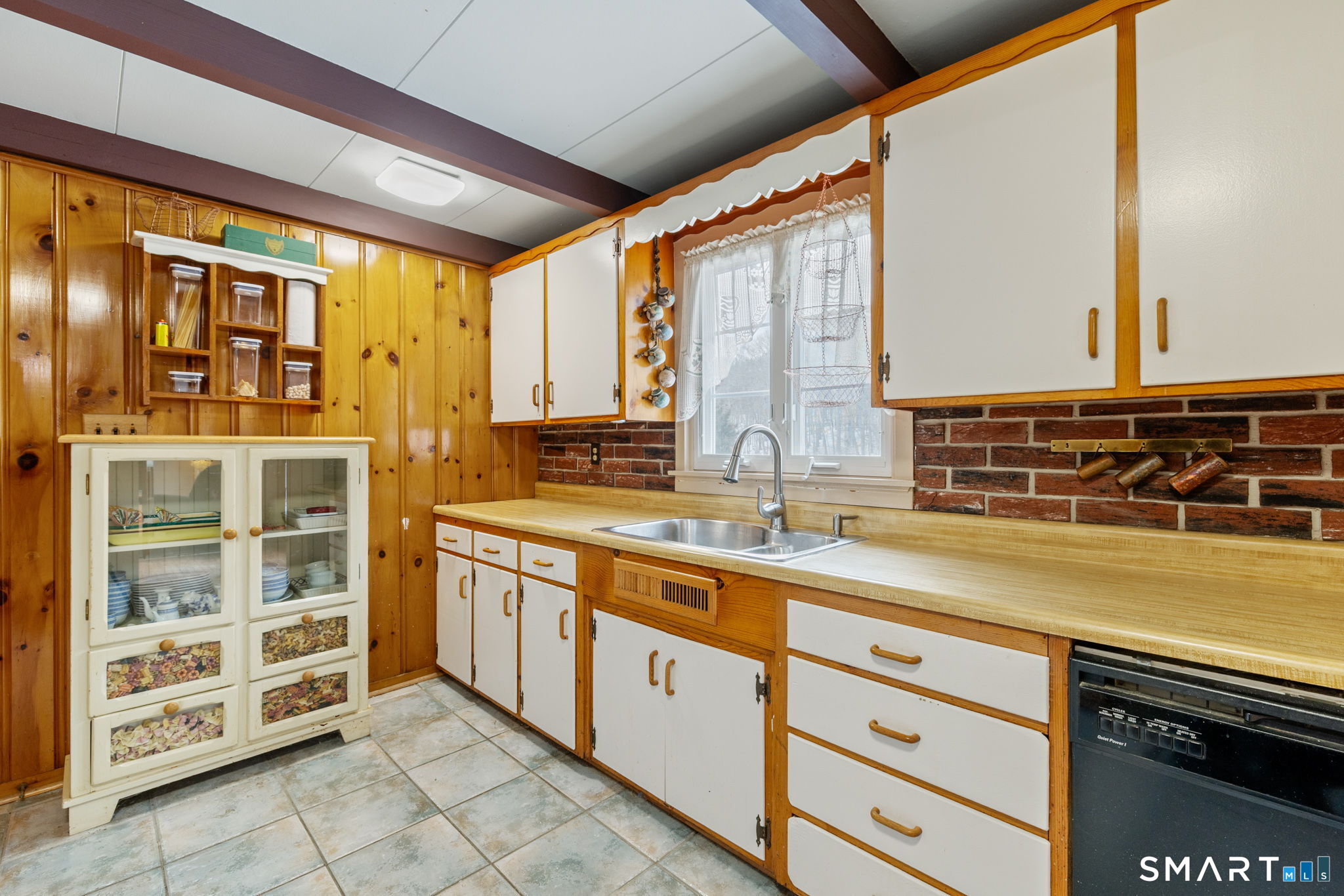 52 North Glenwoods Road Ledyard, CT 06335 - Photo 9 of 27 a spacious bathroom with a double vanity sink and a window