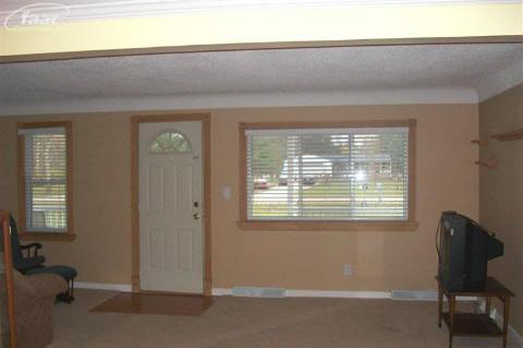 5414 Oleksyn Road Flint, MI 48504 - Photo 3 of 8 20166433-2.JPG
