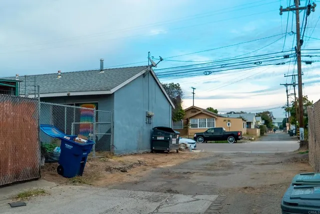 a view of a car park in front of house