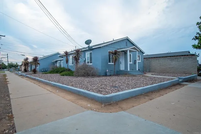 a house view with a outdoor space