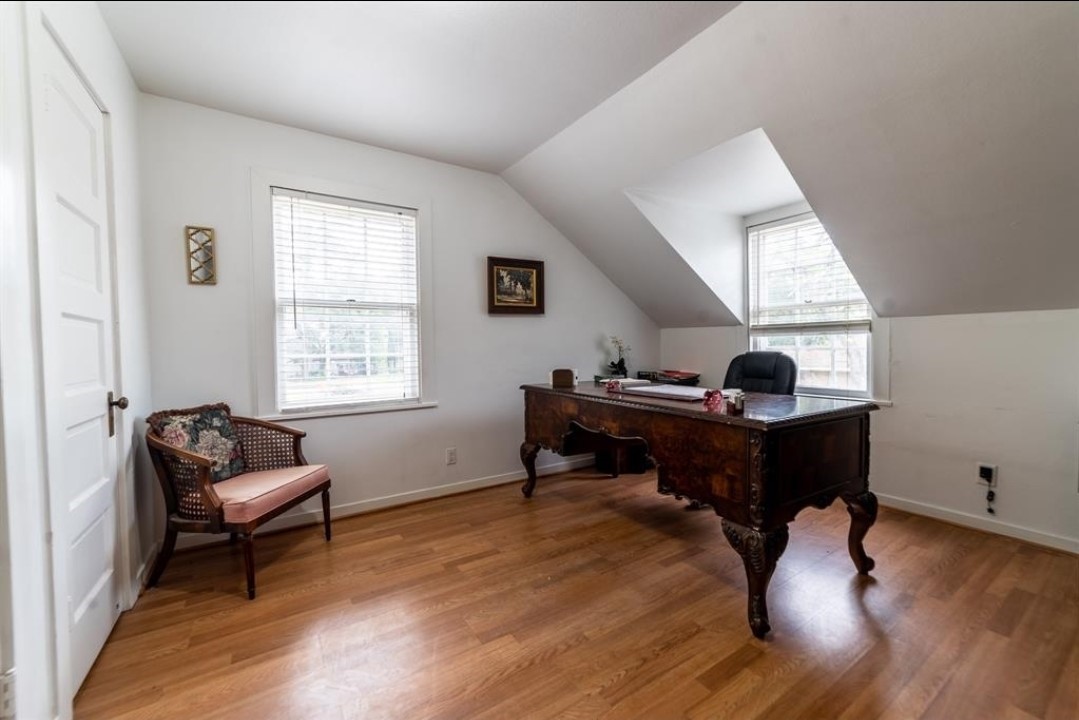 204 West Dallas Street Conroe, TX 77301 - Photo 3 of 20 GUEST ROOM 2ND FLOOR