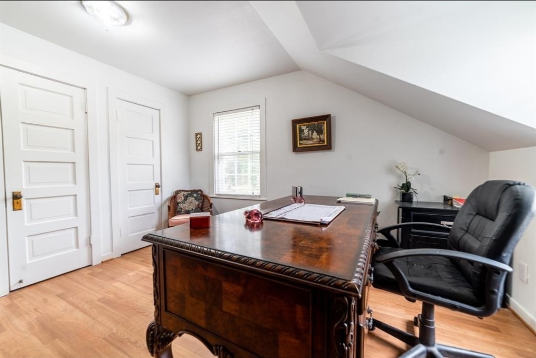 204 West Dallas Street Conroe, TX 77301 - Photo 6 of 20 2nd Office space 2nd floor