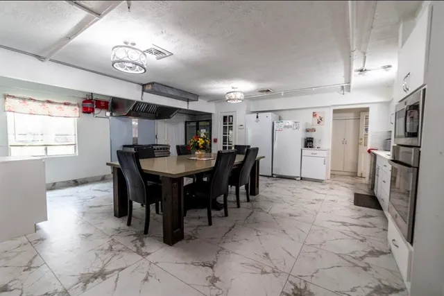 $2,000,000 | 204 West Dallas Street, Conroe, TX 77301