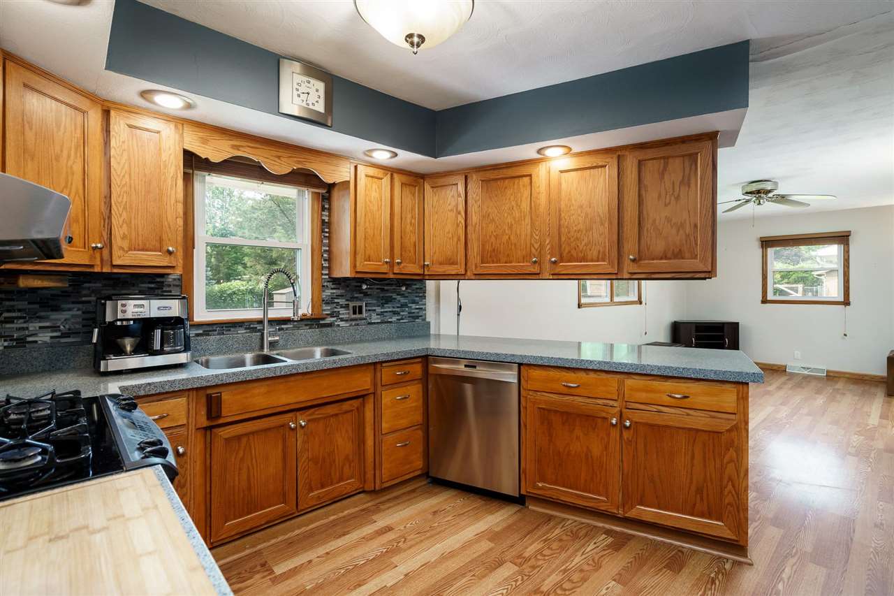 1214 Crest Lane Rochelle, IL 61068 - Photo 9 of 32 Gallery Image 9