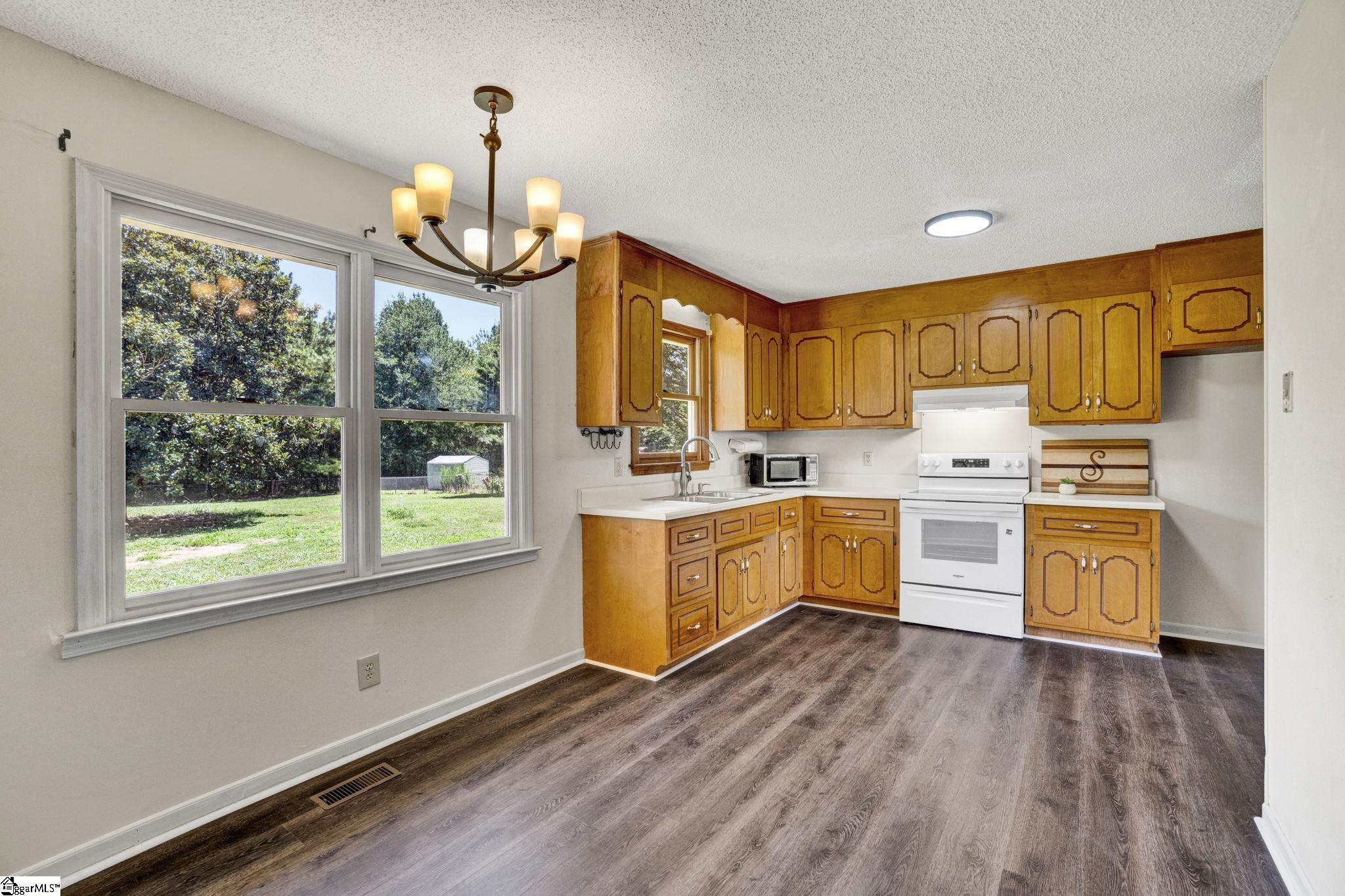 3856 Rainbow Lake Road Inman, SC 29349 - Photo 8 of 38