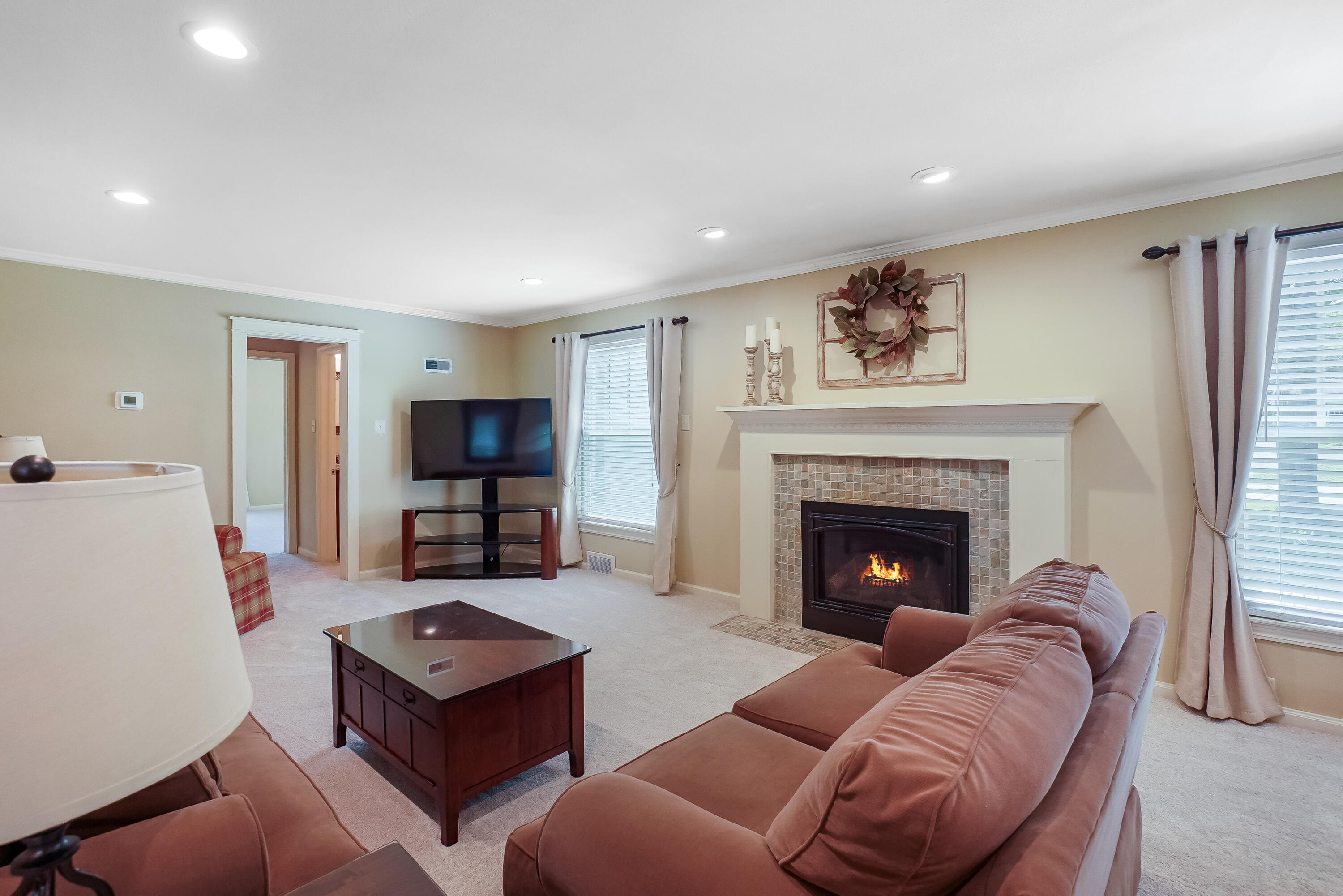 12800 Elmwood Road Elm Grove, WI 53122 - Photo 17 of 41 Family Room