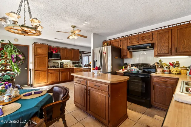 $450,000 | 25125 Road 394, Picayune, MS 39466