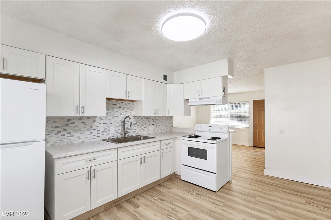 212 Kola Street, Unit 4 Henderson, NV 89015 - Photo 5 of 13 KITCHEN