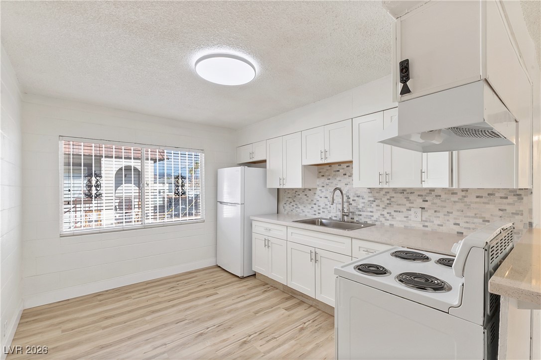 212 Kola Street, Unit 4 Henderson, NV 89015 - Photo 6 of 13 KITCHEN/DINING