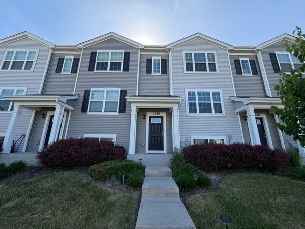 $2,750 | 2346 Upland Road, Unit 2274, Pingree Grove, IL 60140