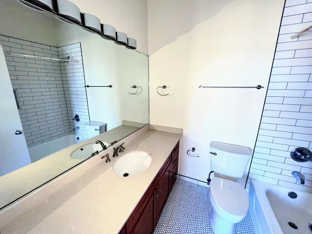 $3,950 | 2041 West North Avenue, Unit 12, Chicago, IL 60647