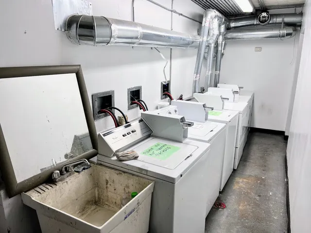 $3,950 | 2041 West North Avenue, Unit 12, Chicago, IL 60647