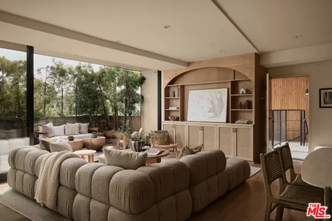 $2,495,000 | 3214 Highland Avenue, Unit 2, Santa Monica, CA 90405