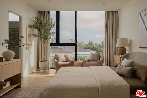 $2,495,000 | 3214 Highland Avenue, Unit 2, Santa Monica, CA 90405