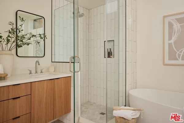 $2,495,000 | 3214 Highland Avenue, Unit 2, Santa Monica, CA 90405