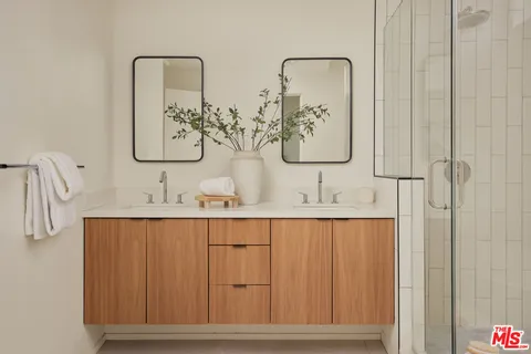 $2,495,000 | 3214 Highland Avenue, Unit 2, Santa Monica, CA 90405