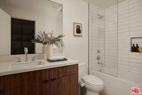 $2,495,000 | 3214 Highland Avenue, Unit 2, Santa Monica, CA 90405