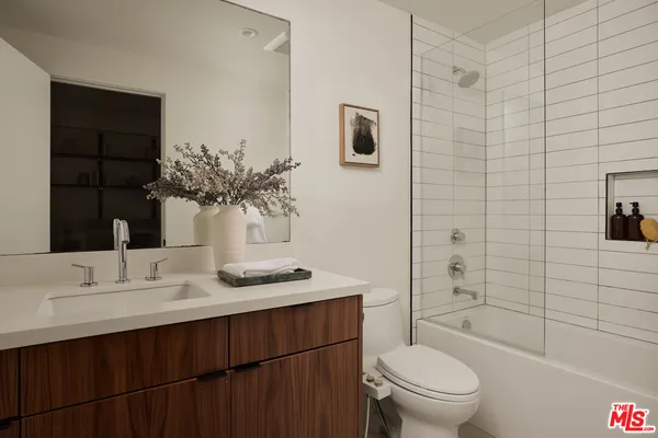 $2,495,000 | 3214 Highland Avenue, Unit 2, Santa Monica, CA 90405