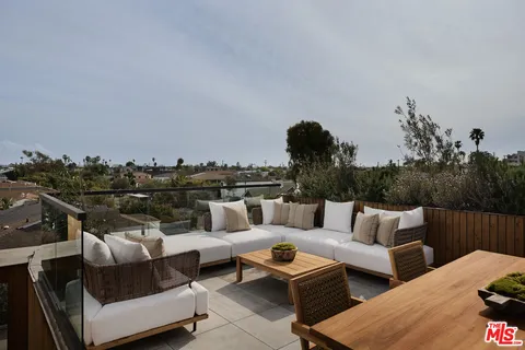 $2,495,000 | 3214 Highland Avenue, Unit 2, Santa Monica, CA 90405