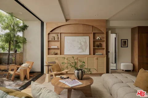 $2,495,000 | 3214 Highland Avenue, Unit 2, Santa Monica, CA 90405