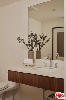 $2,495,000 | 3214 Highland Avenue, Unit 2, Santa Monica, CA 90405