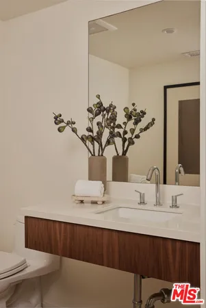 $2,495,000 | 3214 Highland Avenue, Unit 2, Santa Monica, CA 90405