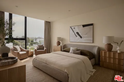 $2,495,000 | 3214 Highland Avenue, Unit 2, Santa Monica, CA 90405