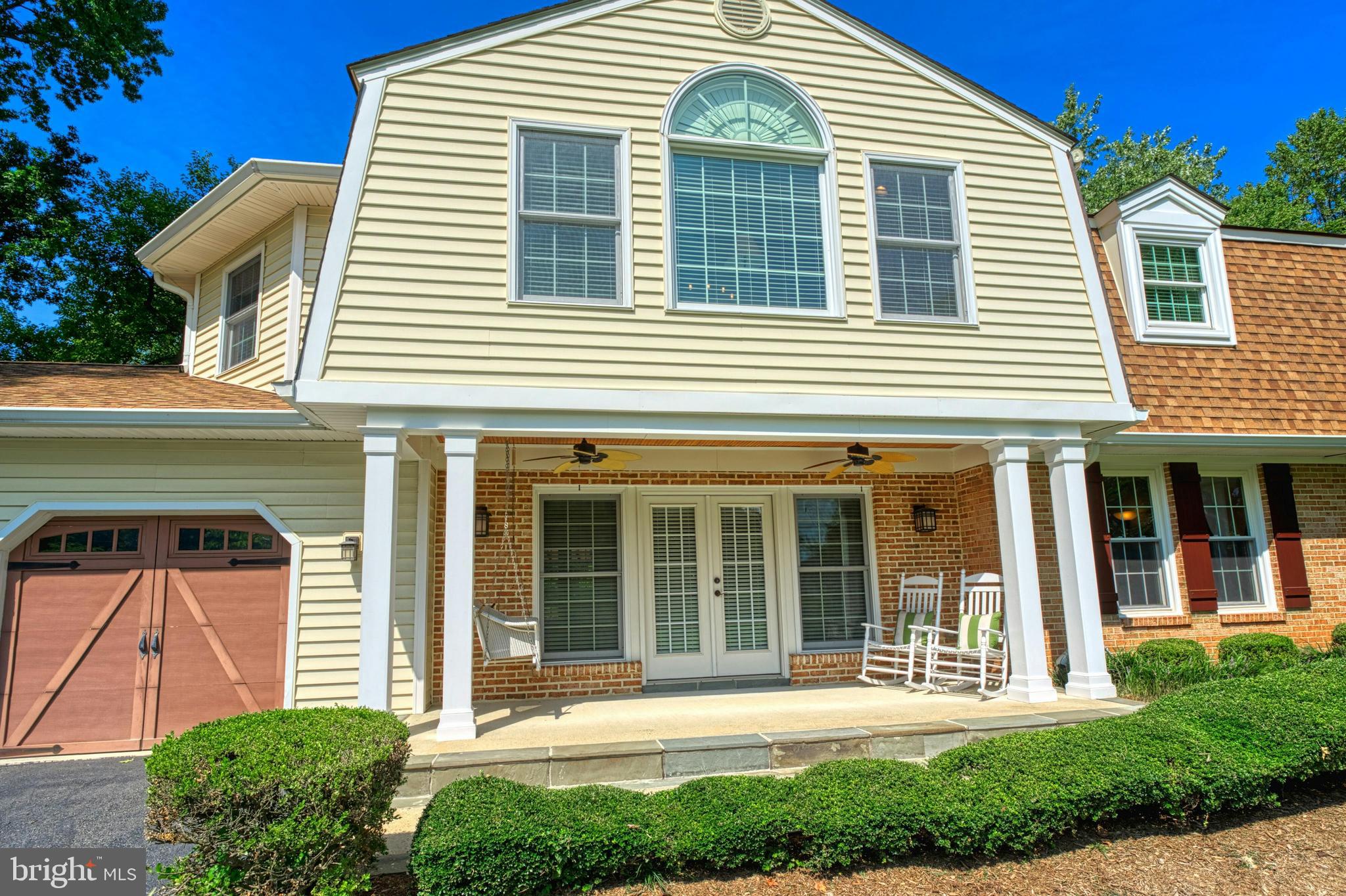 702 Seneca Road Great Falls, VA 22066 - Photo 3 of 35 Front Porch