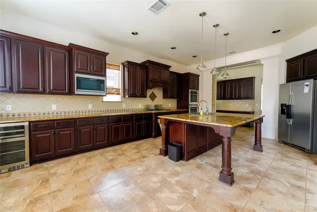 $5,500 | 25411 Springwood Lake Drive, Katy, TX 77494