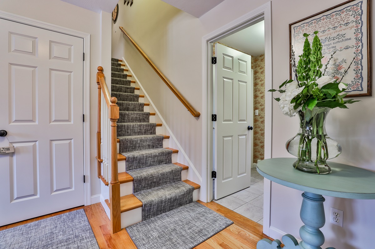 9 Flintlock Road Salem, NH 03079 - Photo 4 of 40 Gallery Image 4