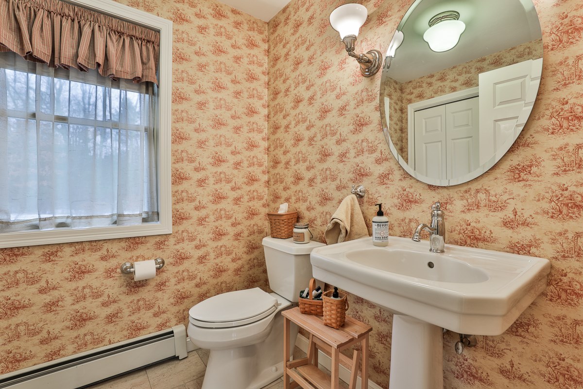 9 Flintlock Road Salem, NH 03079 - Photo 5 of 40 Gallery Image 5