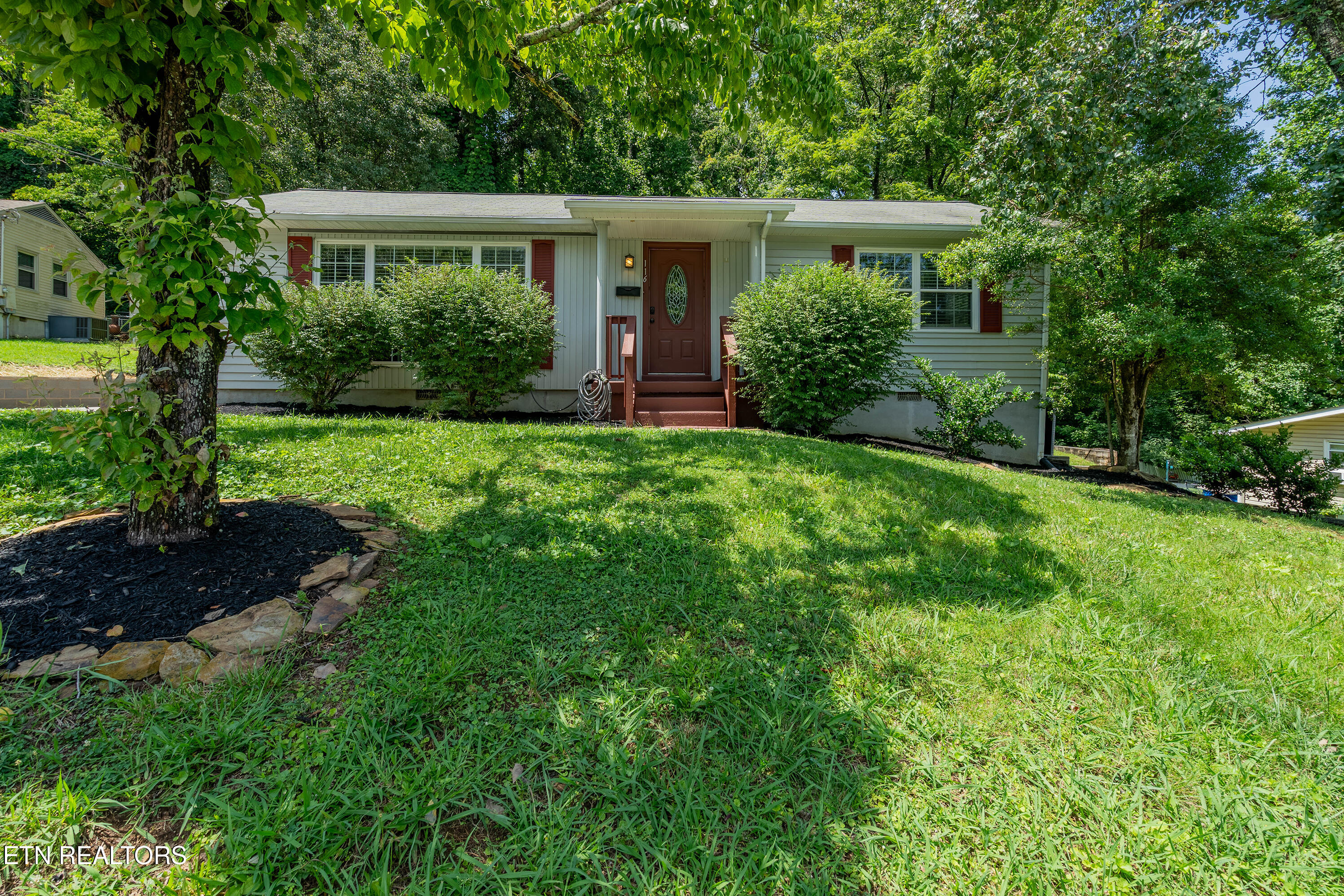 116 Amherst Lane Oak Ridge, TN 37830 - Photo 2 of 29 A7300727-HDR