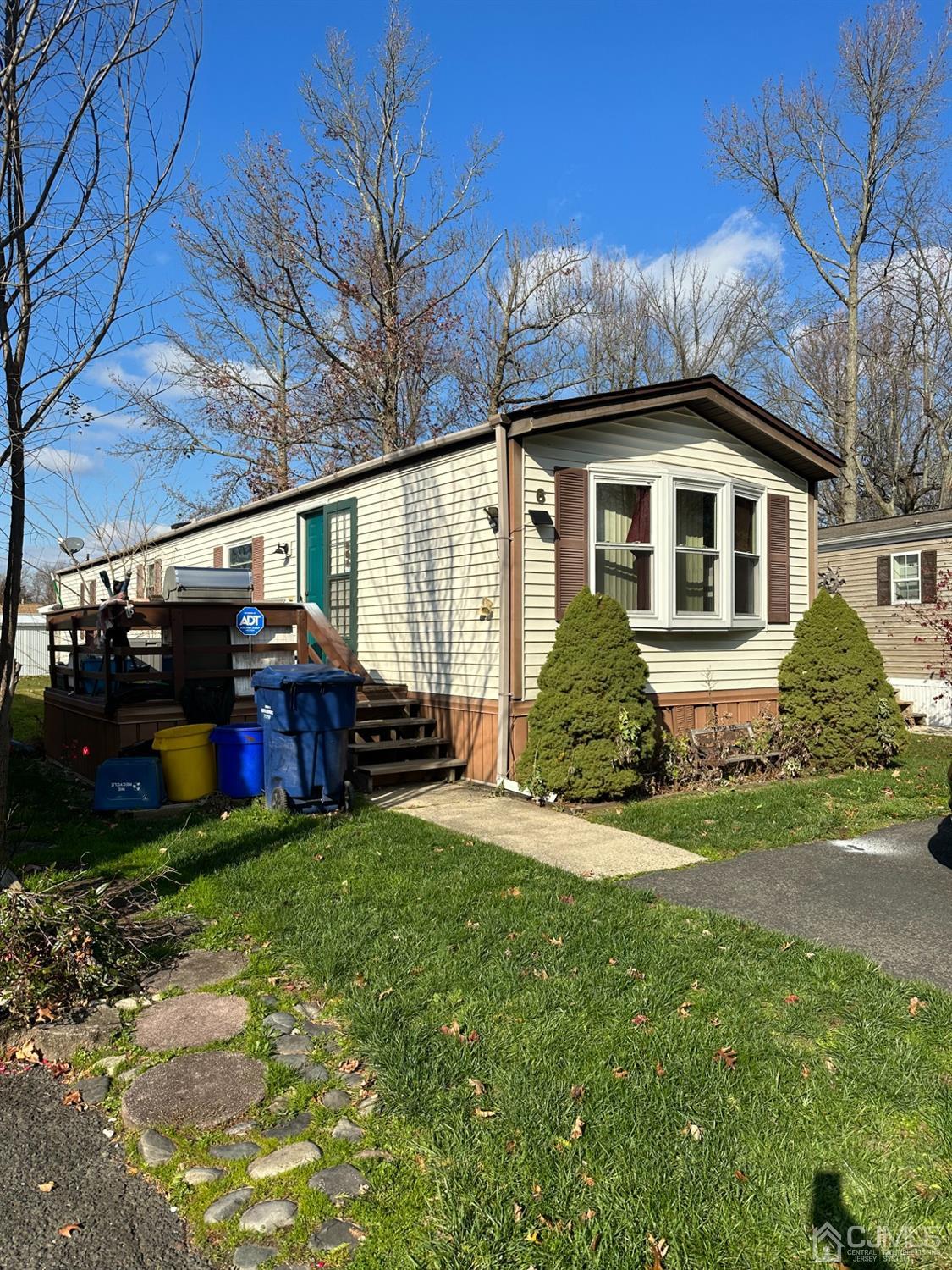 6 Hemingway Drive North Brunswick, NJ 08902 - Photo 2 of 14