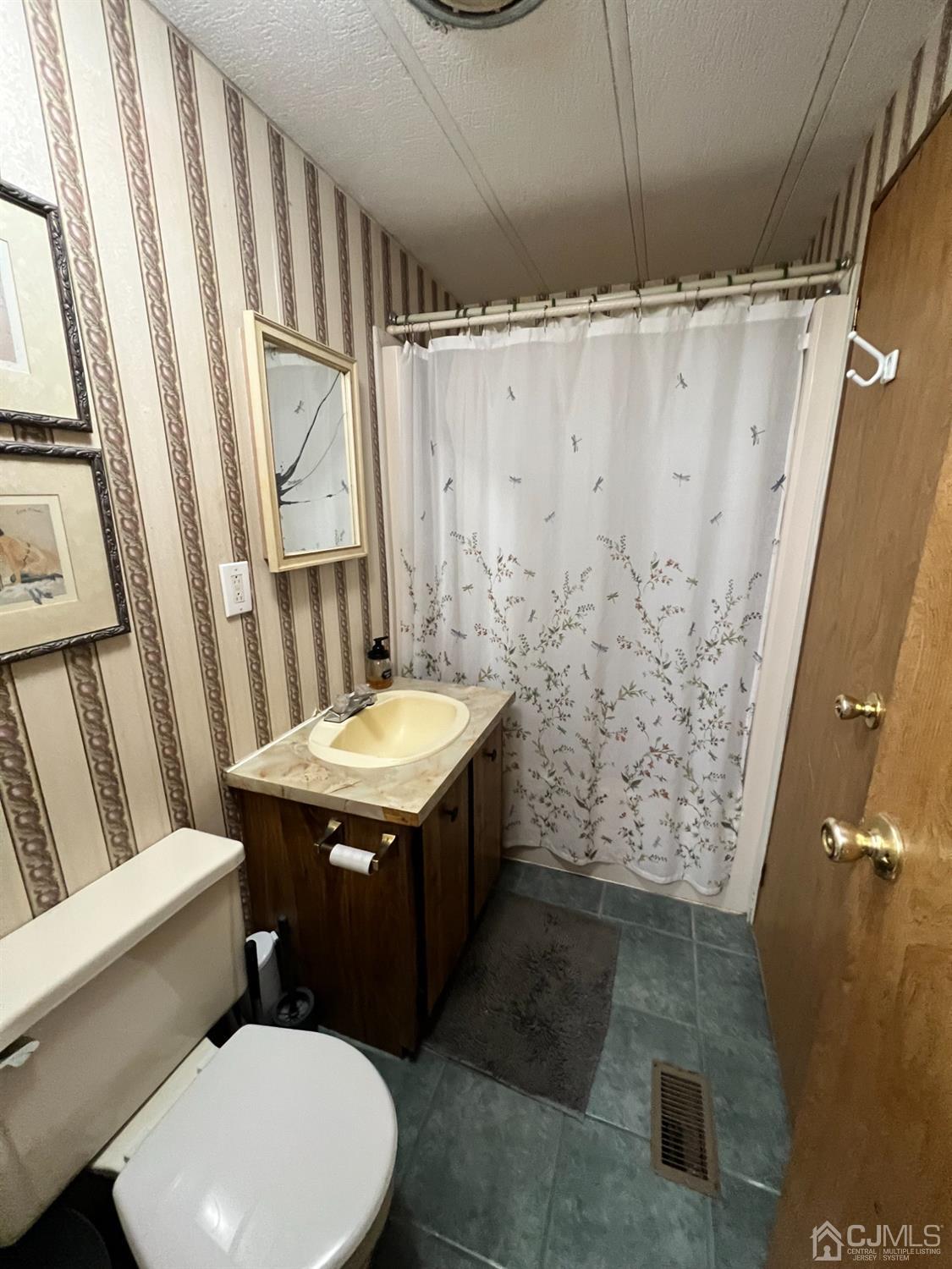 6 Hemingway Drive North Brunswick, NJ 08902 - Photo 8 of 14