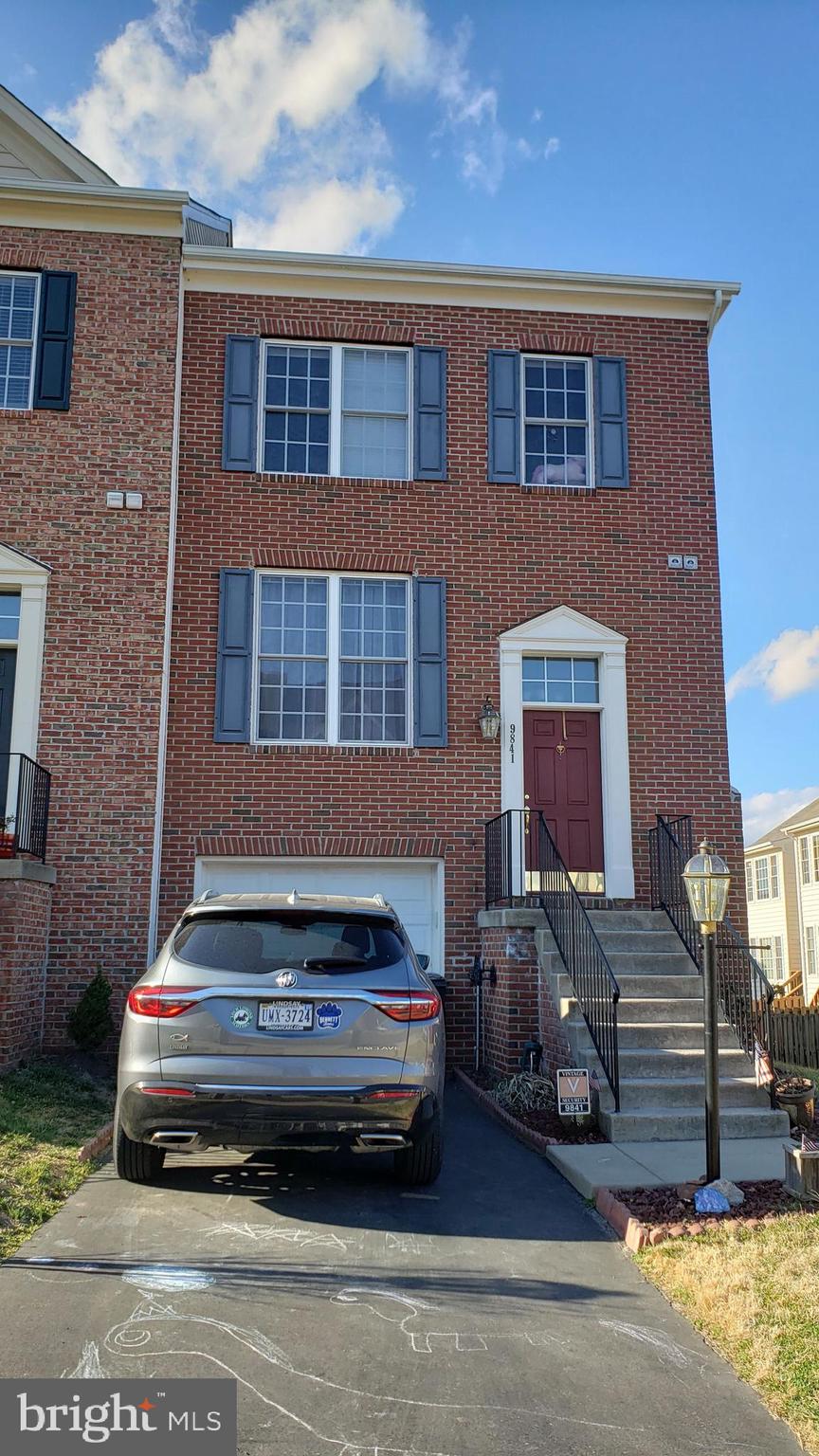 9841 Cheshire Ridge Circle Manassas, VA 20110 - Photo 2 of 29 1 car garage with long driveway