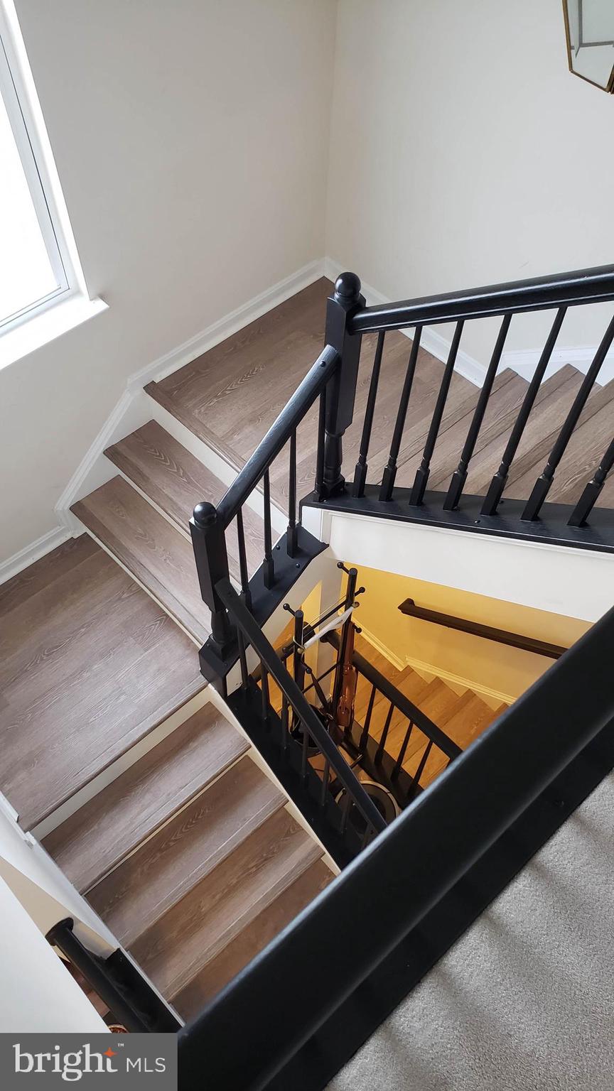 9841 Cheshire Ridge Circle Manassas, VA 20110 - Photo 14 of 29 stair view