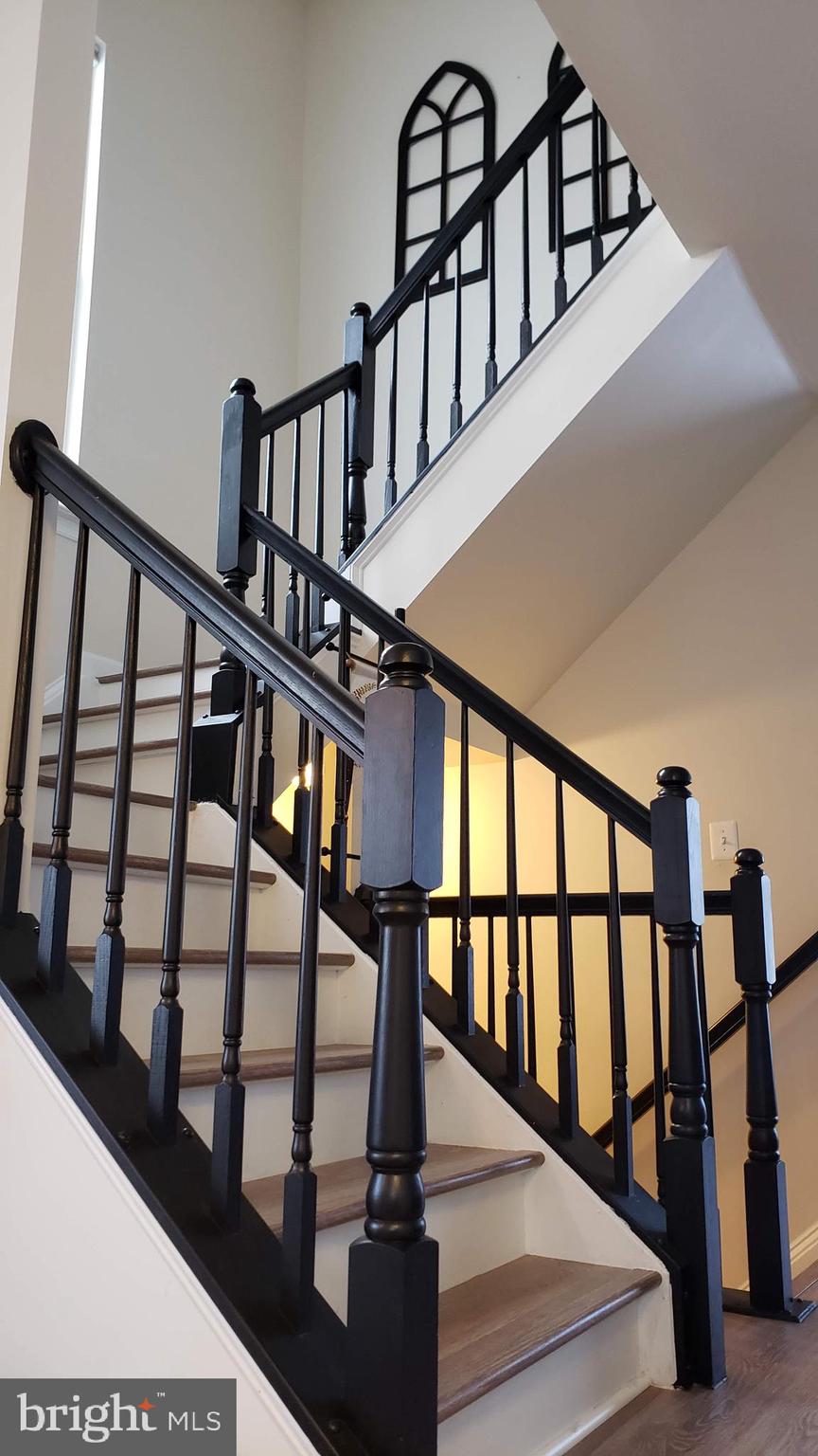 9841 Cheshire Ridge Circle Manassas, VA 20110 - Photo 15 of 29 stairs to upper level