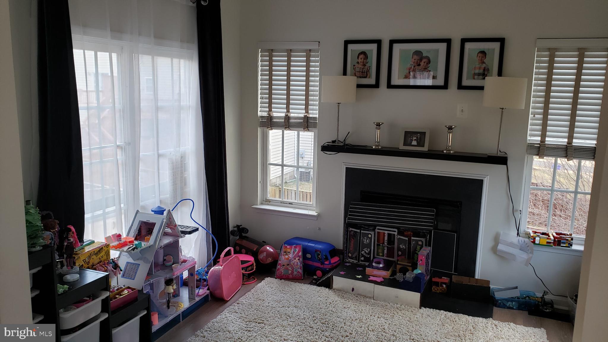 9841 Cheshire Ridge Circle Manassas, VA 20110 - Photo 16 of 29 Family room main level