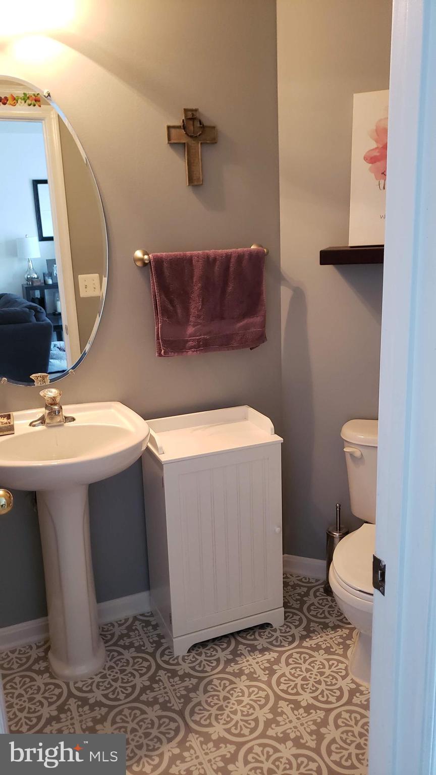 9841 Cheshire Ridge Circle Manassas, VA 20110 - Photo 20 of 29 Main floor powder room