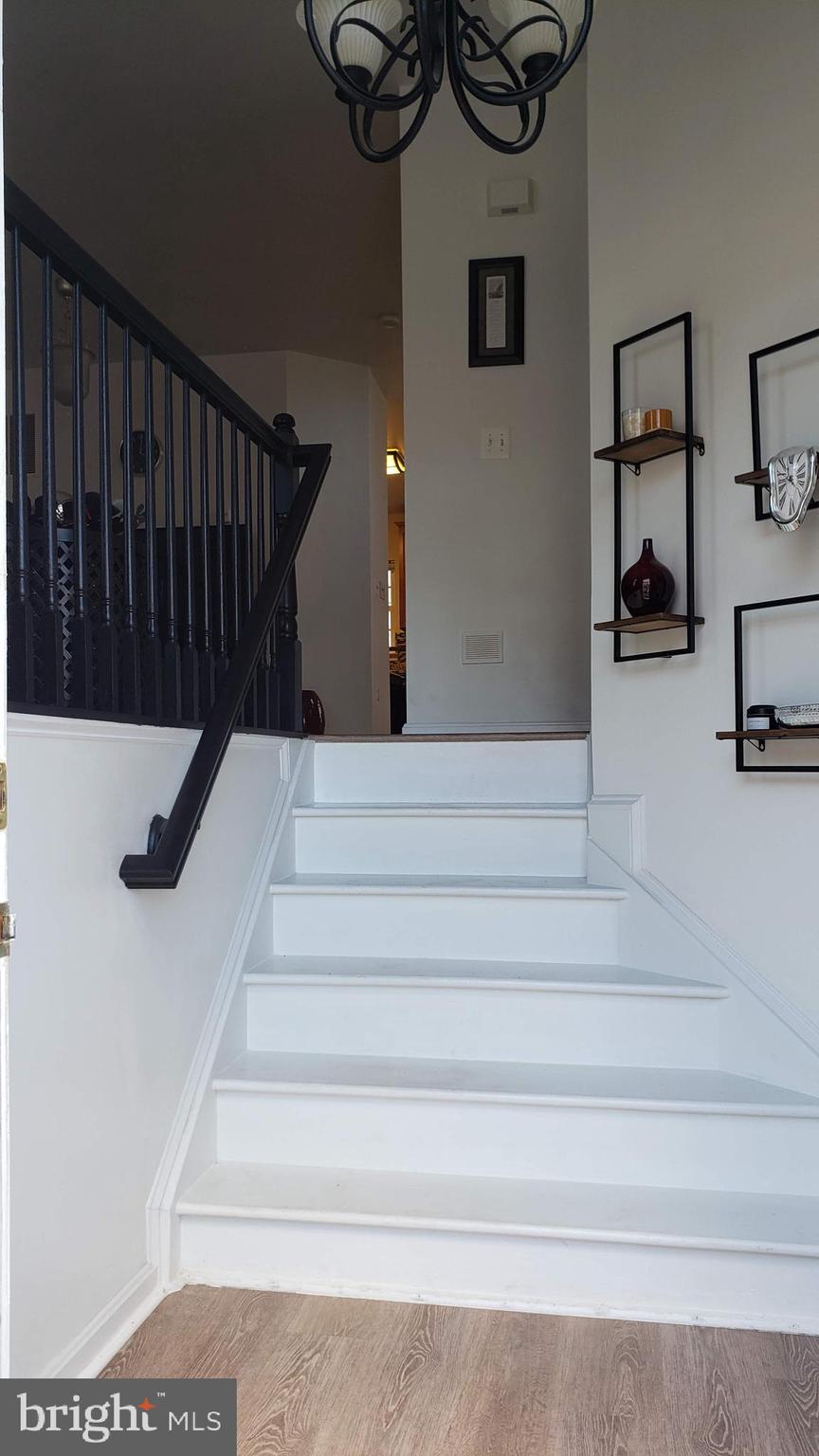 9841 Cheshire Ridge Circle Manassas, VA 20110 - Photo 4 of 29 Entering your new home