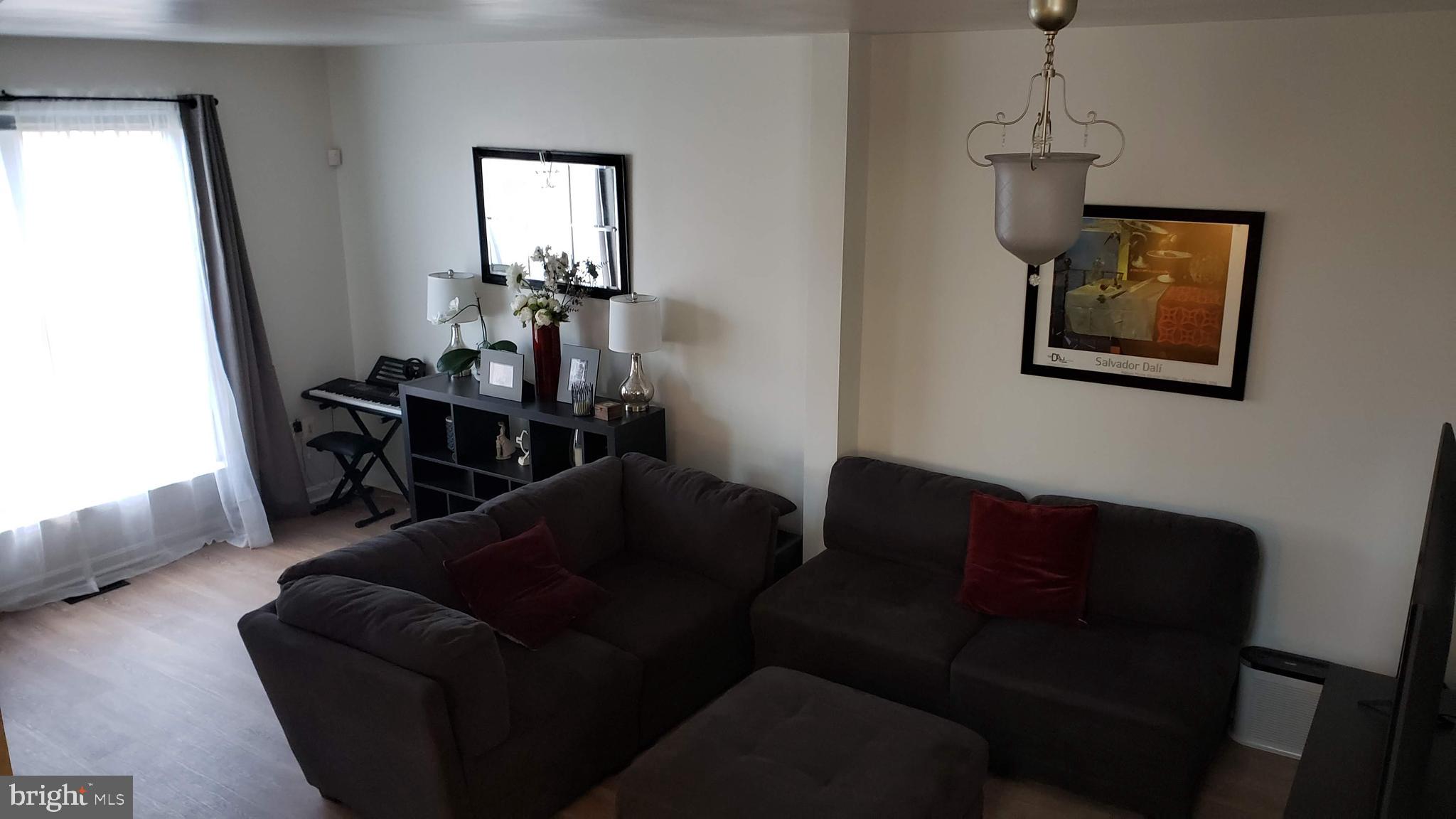 9841 Cheshire Ridge Circle Manassas, VA 20110 - Photo 8 of 29 Livign dining combo