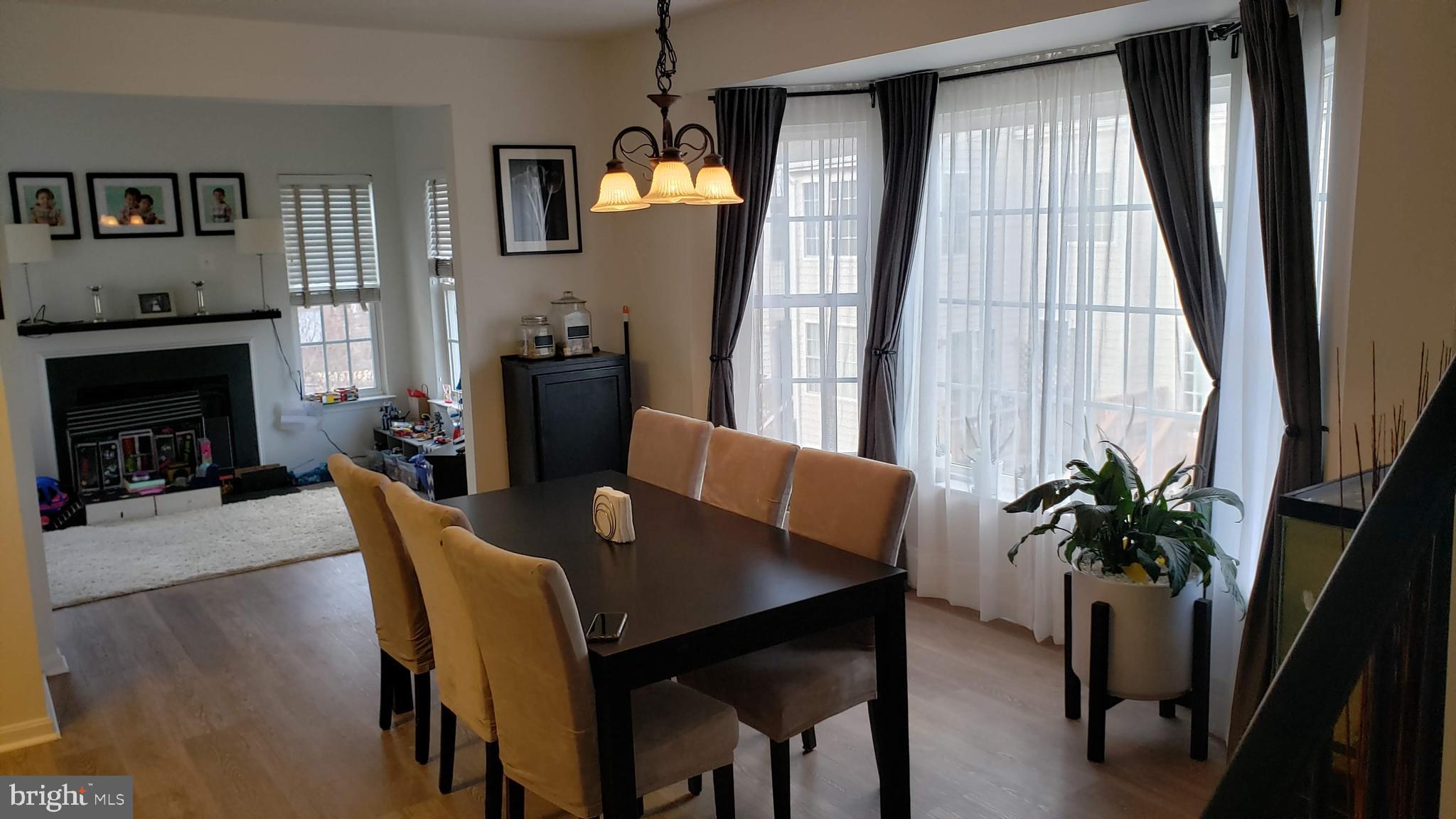 9841 Cheshire Ridge Circle Manassas, VA 20110 - Photo 9 of 29 Breakfast morning room with bay window
