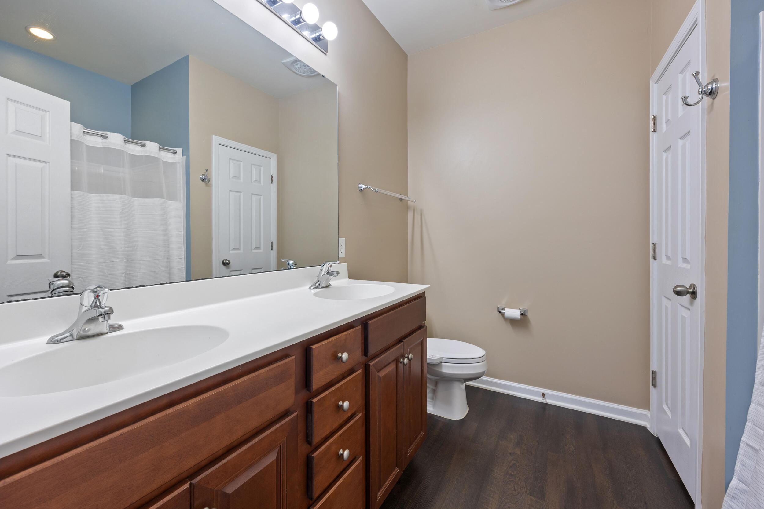 190 Decatur Drive Summerville, SC 29486 - Photo 17 of 52 Owner's en suite bath with double vanity