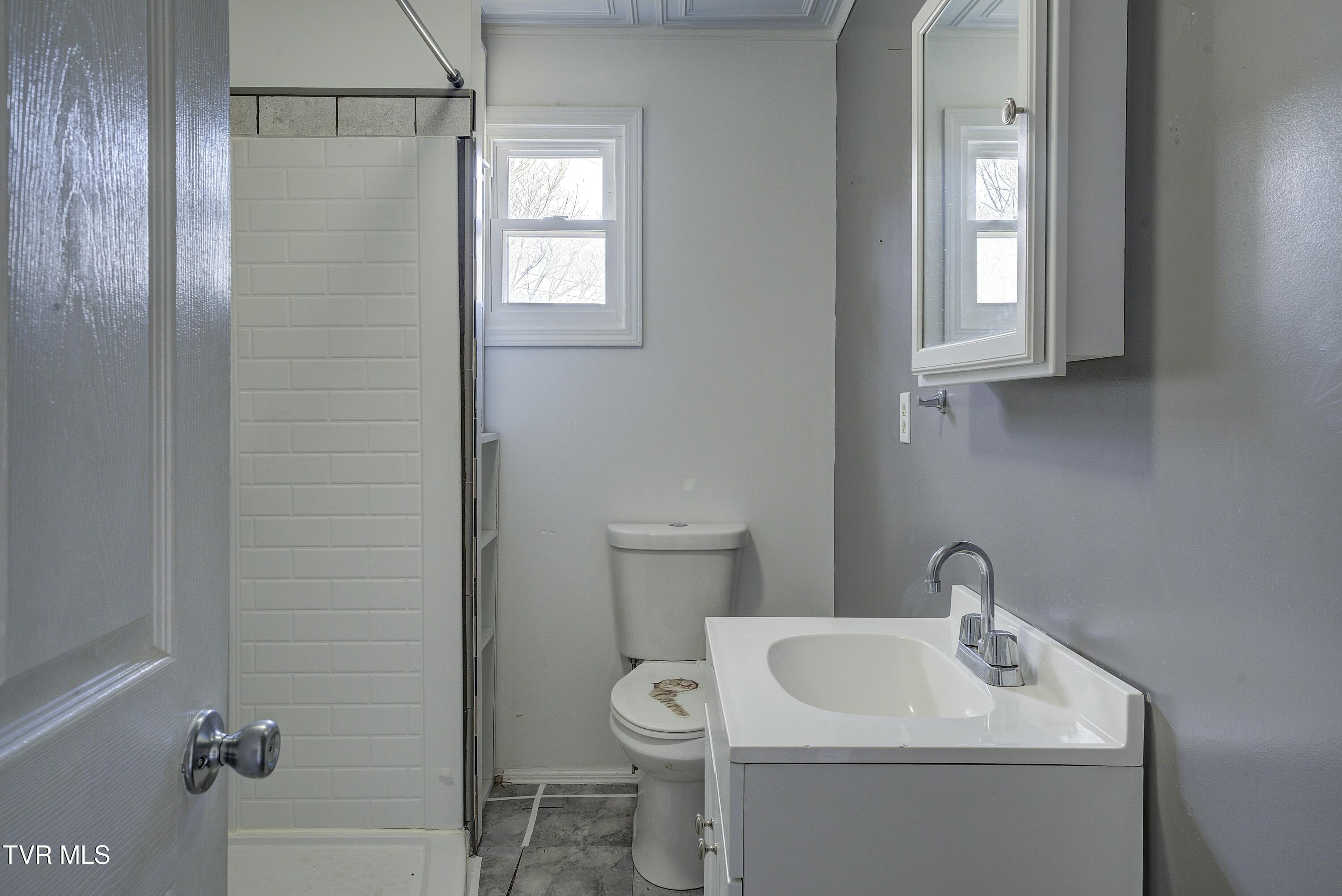 2404 Gap Creek Road Elizabethton, TN 37643 - Photo 19 of 33 tempImagerOqZN8