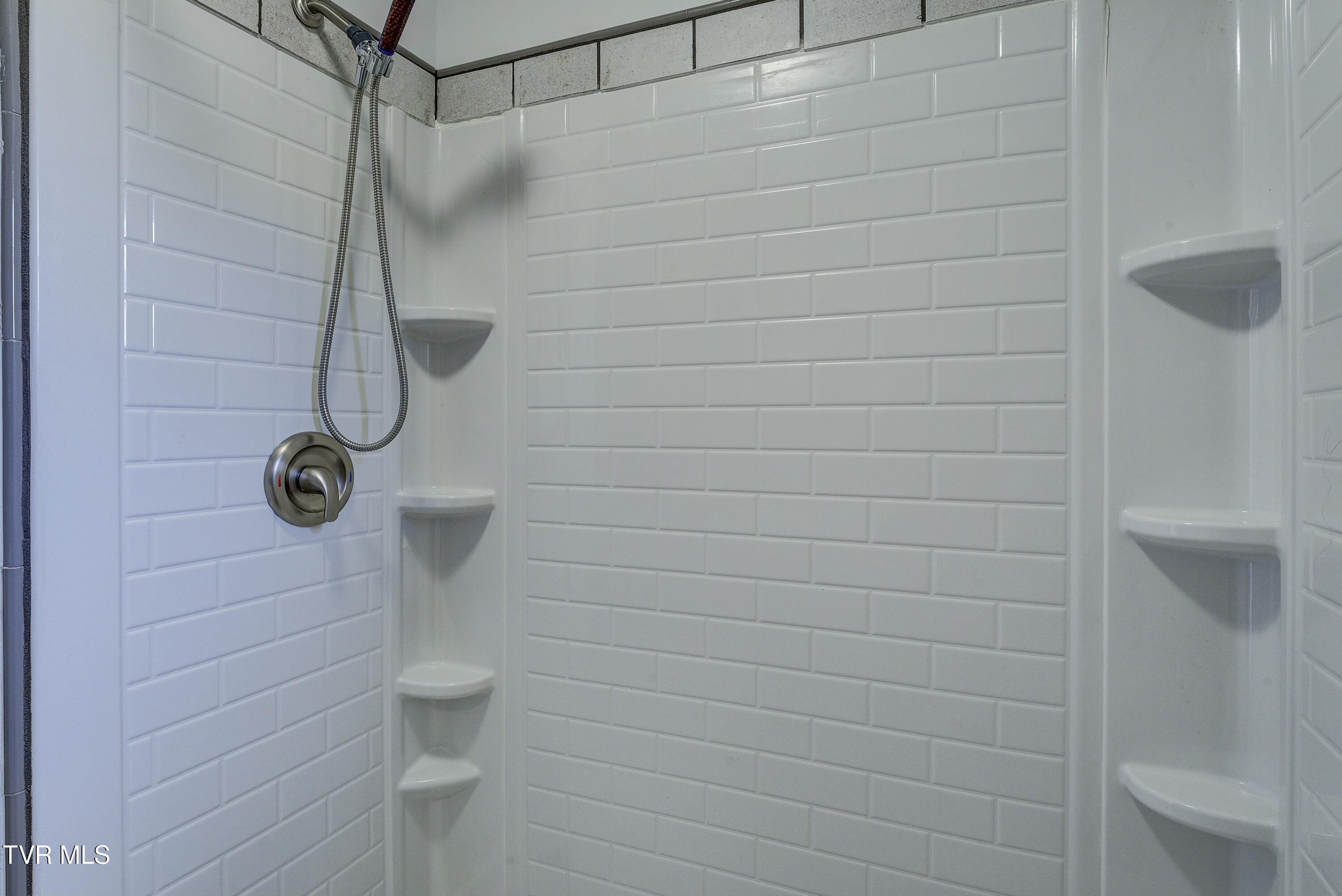 2404 Gap Creek Road Elizabethton, TN 37643 - Photo 20 of 33 tempImagezVjo0O